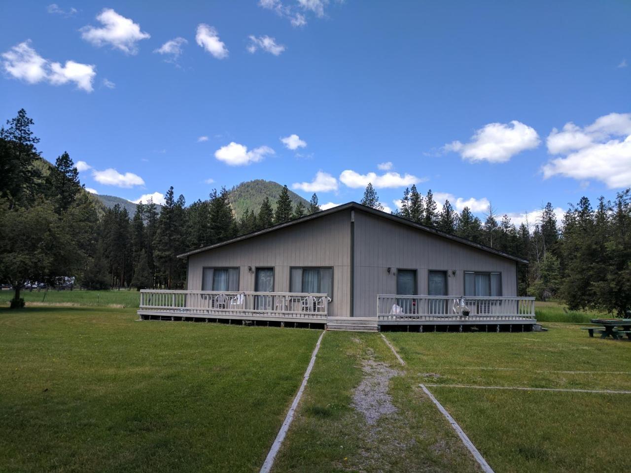 Rock Creek Mercantile & Motel Clinton Exteriör bild