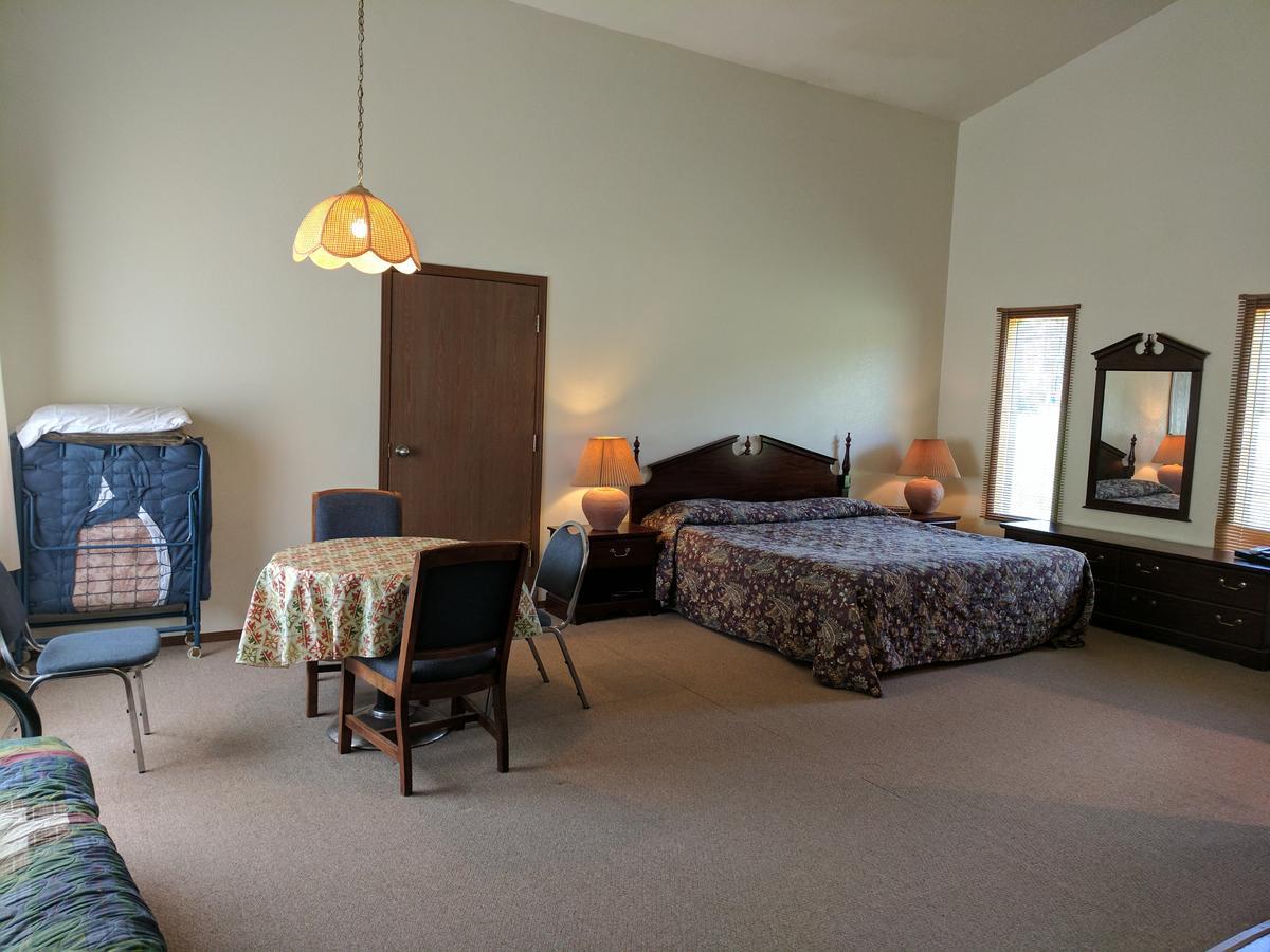 Rock Creek Mercantile & Motel Clinton Exteriör bild