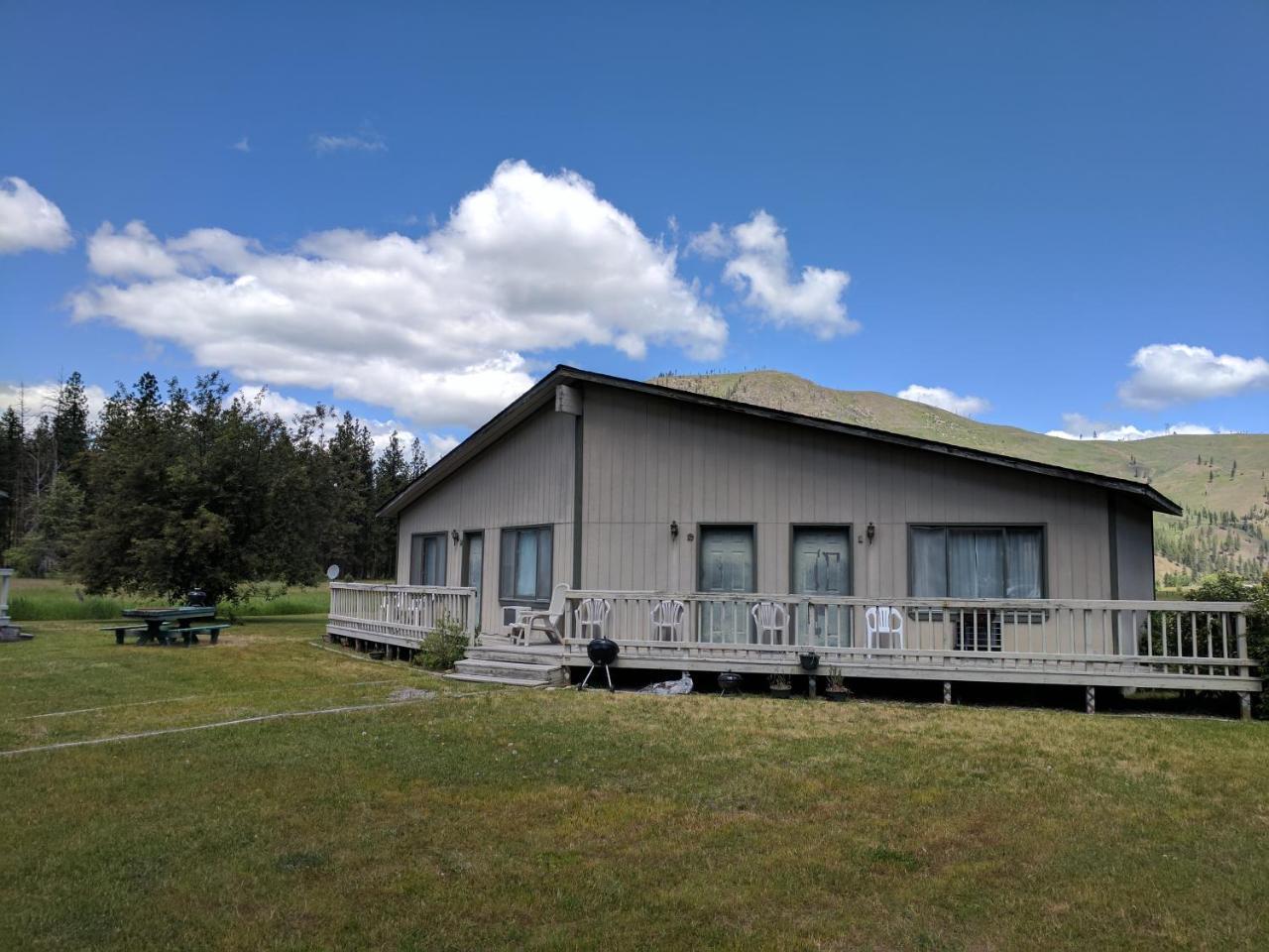 Rock Creek Mercantile & Motel Clinton Exteriör bild